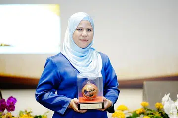 Cik Julaiha Haron, penerima Anugerah Guru Arif Budiman (Agab) 2026 bagi Kategori Teladan dari Sekolah Menengah Punggol, percaya hubungan berteraskan kepercayaan dan kasih sayang adalah kunci utama dalam membuka minda pelajar.