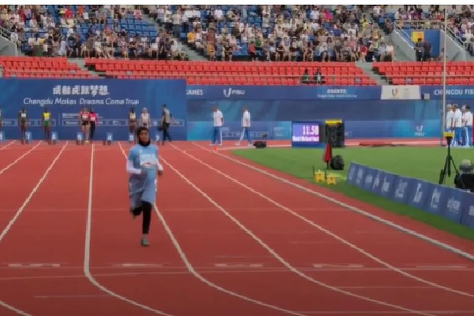 TEMPAT TERAKHIR: Pelari pecut Somalia, Nasra Abukar Ali mengambil lebih 21 saat untuk menamatkan acara lari 100 meter.