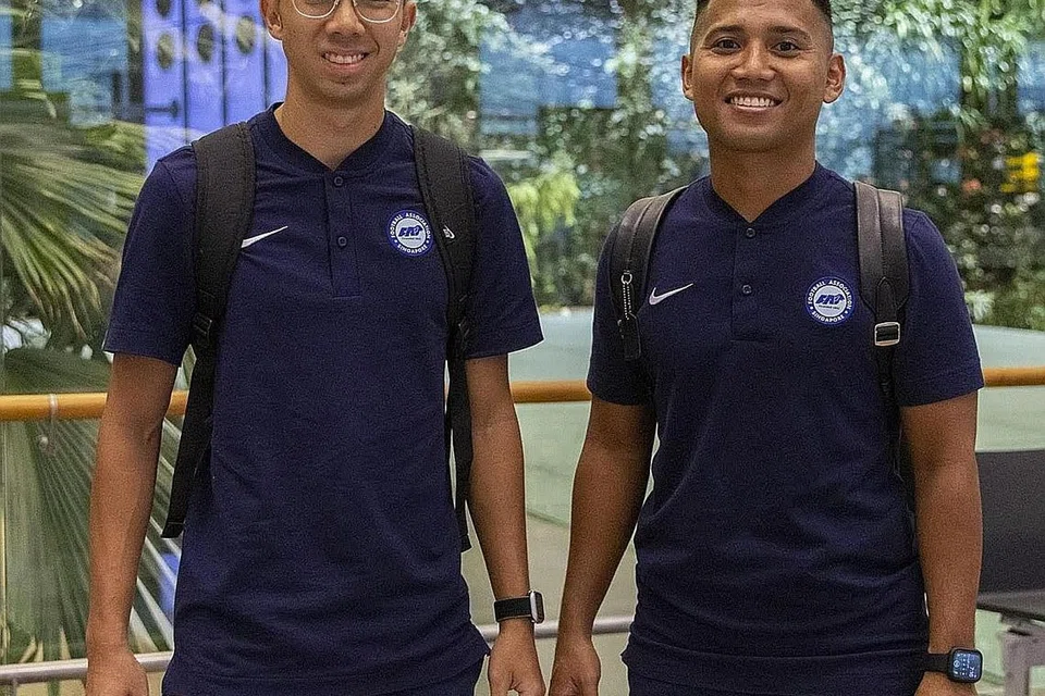 BAKAL JADI 'SINGA': Syed Firdaus (kiri) dan Sahil Suhaimi dipangil untuk beraksi buat Singapura bagi perlawanan persahabatan menentang Vietnam dan India minggu ini. - Foto FAS