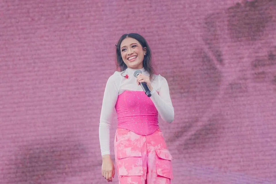 Pengarah Kreatif Bersama ChildAid 2024, Amni Musfirah Abdul Rashid, menganggap konsert amal ChildAid yang sudah empat kali disertainya sebagai penyanyi sebelum ini, menerapkan disiplin dan etika kerja yang baik dalam dirinya.