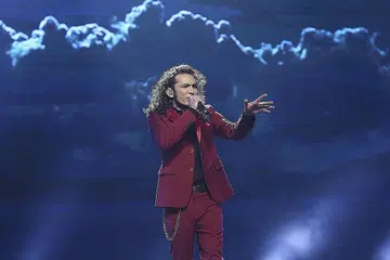 AWEERA: Punyai magis dari segi penghayatan lagu rok tetapi harus lebih yakin dan tidak simpan kebolehannya. - Foto ASTRO 