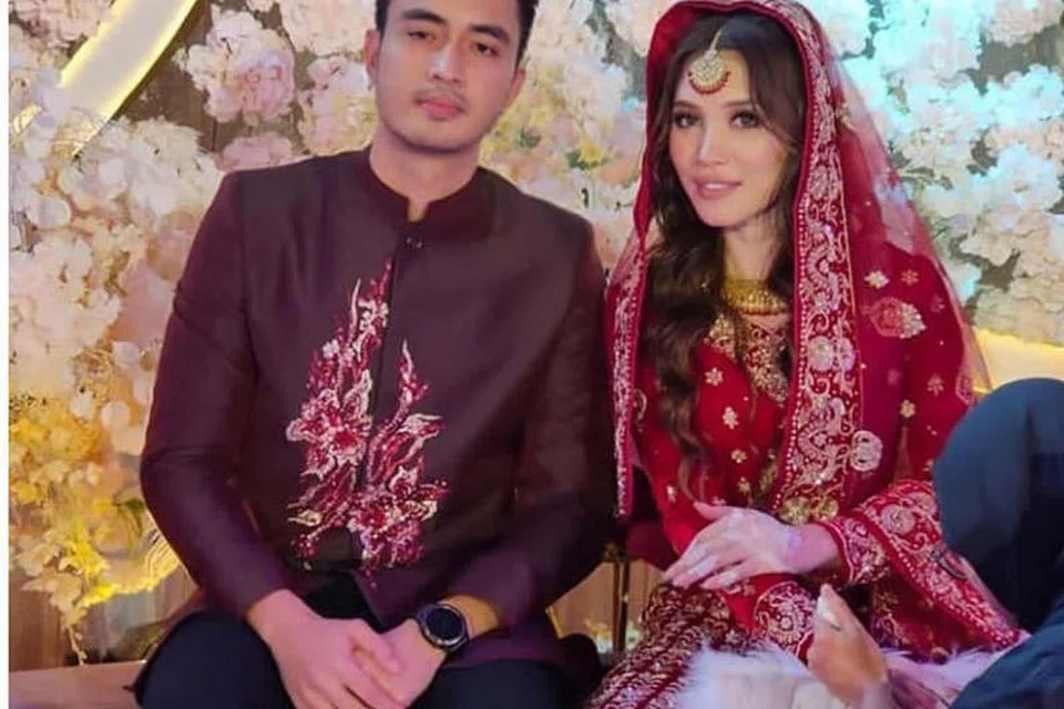 Aiman Hakim Ridza dan Zahirah Macwilson, yang bergambar semasa majlis berinai mereka, mendirikan rumah tangga semalam. - Foto KELAB PEMINAT ZAHIRAH MACWILSON