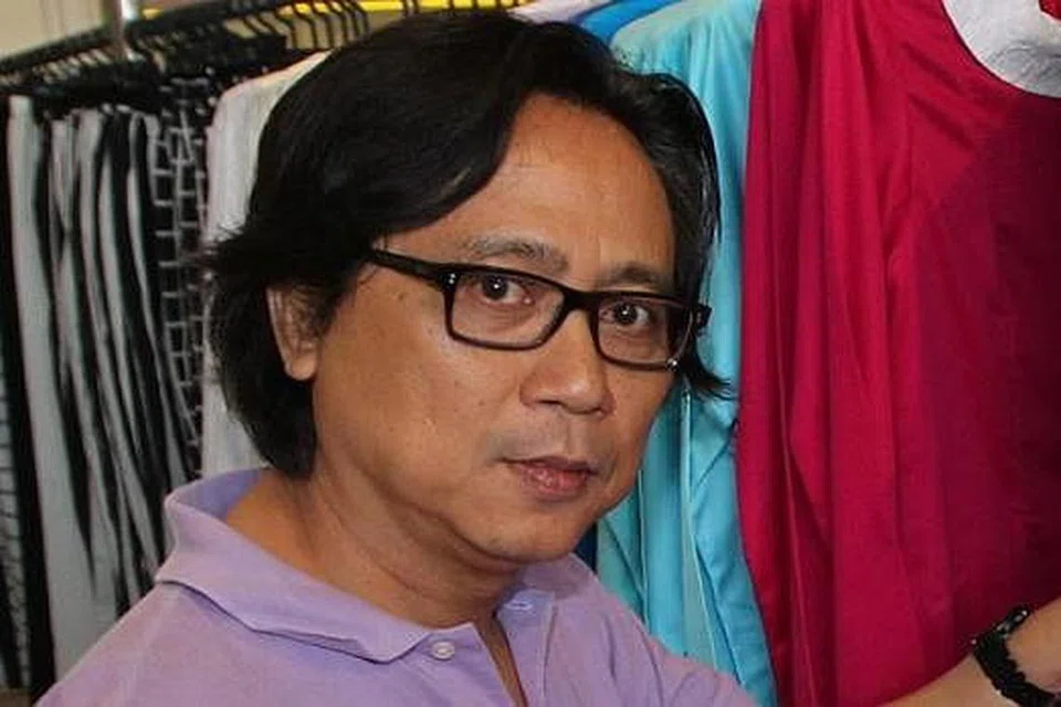 PERNIAGAAN MEMBERANGSANGKAN: Encik Zuhri Sukaimi (gambar), pemilik butik Mod Kebaya juga di Golden Landmark, mendapati perniagaannya lebih cergas dengan kenaikan sehingga 10 peratus. - Foto-foto fail