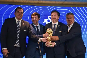 SAMBUTAN 100 TAHUN PIALA DUNIA: (Dari kiri) Presiden Persatuan Bola Sepak Paraguay, Robert Harrison; Presiden Persatuan Bola Sepak Uruguay, Ignacio Alonso; Presiden Conmebol, Alejandro Dominguez; dan Presiden Persatuan Bola Sepak Argentina, Claudio Tapia, gembira ketiga-tiga negara itu – Paraguay, Uruguay dan Argentina – bakal menjadi tuan rumah kepada tiga perlawanan pembukaan Piala Dunia 2030 sebagai meraikan 100 tahun Piala Dunia. 