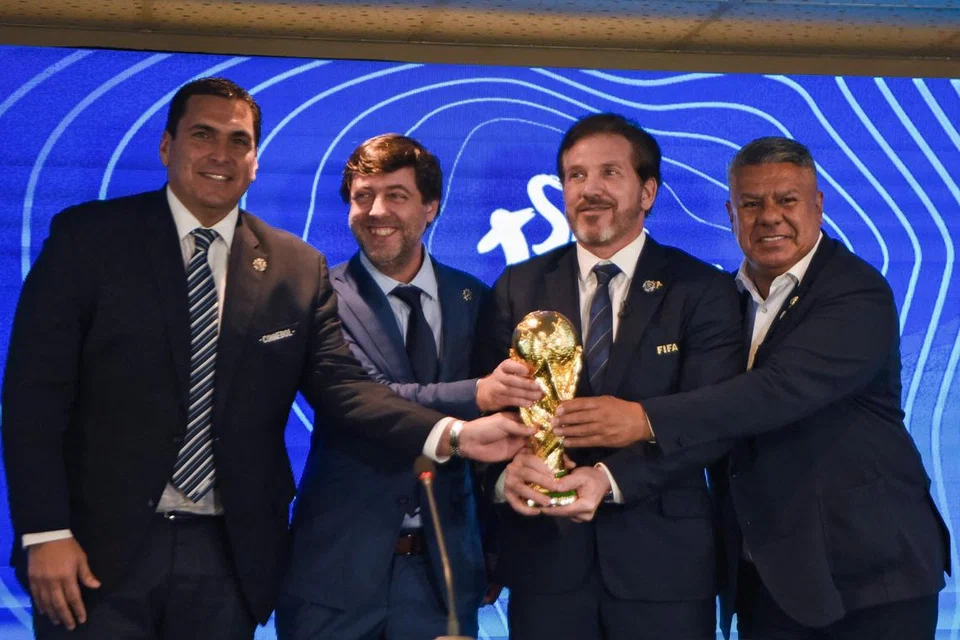 SAMBUTAN 100 TAHUN PIALA DUNIA: (Dari kiri) Presiden Persatuan Bola Sepak Paraguay, Robert Harrison; Presiden Persatuan Bola Sepak Uruguay, Ignacio Alonso; Presiden Conmebol, Alejandro Dominguez; dan Presiden Persatuan Bola Sepak Argentina, Claudio Tapia, gembira ketiga-tiga negara itu – Paraguay, Uruguay dan Argentina – bakal menjadi tuan rumah kepada tiga perlawanan pembukaan Piala Dunia 2030 sebagai meraikan 100 tahun Piala Dunia. 