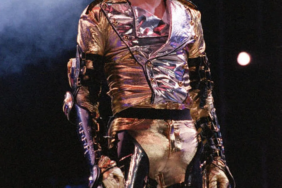 Michael Jackson mencipta lagu, Billie Jean, berdasarkan pengalaman peribadinya dihantui seorang wanita yang mendakwa beliau adalah bapa anak kembarnya.