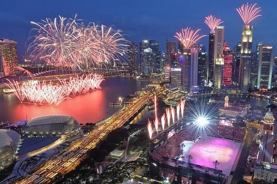 SAMBUTAN SG50: Singapura menyambut meriah Hari Kebangsaan ke-50 tahun lalu (SG50) dengan kemajuan yang membanggakan. - Foto fail