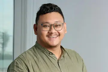 Encik Muhammad Ridzuan Mokhtar, 37 tahun, telah melalui pertukaran pertengahan kerjayanya daripada bidang perkilangan ke kecerdasan buatan (AI) bagi memanfaatkan kepentingan AI dalam kehidupan masa kini. 