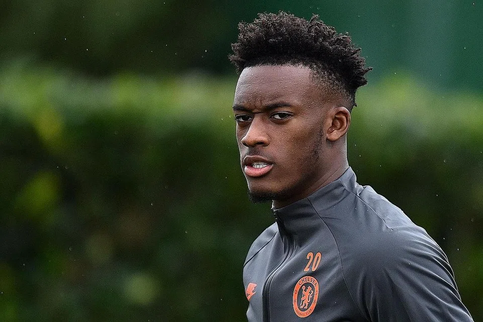 KINI SUDAH SIHAT: Pemain sayap Chelsea, Callum Hudson-Odoi, disahkan positif pada 13 Mac. Beliau kini dikatakan sudah sihat dan mengikuti panduan kesihatan. - Foto AFP