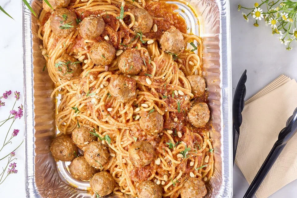 ‘Spicy Lamb Meatballs Pasta’ di All Things Delicious sesuai dinikmati semasa berhimpun bersama rakan-rakan dan keluarga. 