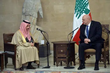 Presiden Lebanon, Joseph Aoun (kanan), menerima kunjungan Menteri Luar Arab Saudi, Putera Faisal bin Farhan al-Saud, di Istana Presiden di Baabda pada 23 Januari 2025. Lawatan ini merupakan kunjungan rasmi pertama seorang diplomat kanan Arab Saudi ke Beirut dalam tempoh 15 tahun.