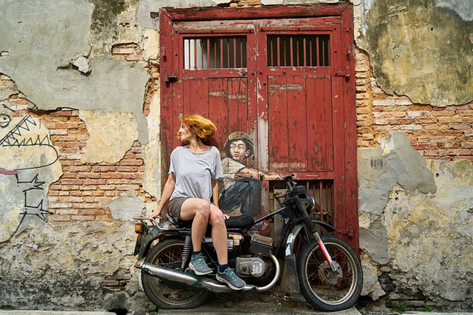 JAGA-JAGA MOTOSIKAL: Pastikan jangan biarkan penyewa motosikal memperdaya anda untuk bayar lebih kerana mendakwa ada kerosakan tambahan pada kenderaan itu selepas anda menjelajah kota.