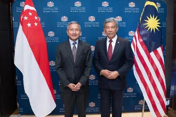 Menteri Ehwal Luar, Dr Vivian Balakrishnan (kiri), dan Menteri Luar Malaysia, Datuk Seri Utama Mohamad Hasan, bertemu di Kuala Lumpur pada 11 November, di ambang Rahat Pemimpin Singapura-Malaysia ke-12, yang bakal diadakan di Singapura pada Disember.