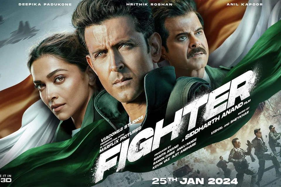 ‘Fighter’ adalah filem dengan semangat juang yang dibintangi tiga ‘orang lama’, (dari kiri), Deepika Padukone, Hrithik Roshan dan Anil Kapoor.