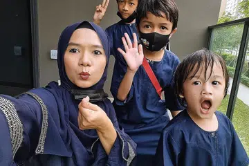 'TIGA ABDUL': Tiga anak lelaki wartawan Shahida Sarhid (dari kiri) Irfan Bazil, 10 tahun; Iqbal Zakir, lapan tahun; dan Ilyas Khalid, tiga tahun. Meski sudah penat bermain seharian, mereka tetap bertenaga sebelum tidur untuk mengucapkan selamat malam, mencium, mendakap dan mengucapkan ungkapan "I love you Mama" kepadanya. - Foto ihsan SHAHIDA SARHID.