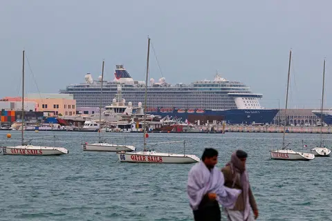 Selat Hormuz, kapal persiaran, pelaut terkandas