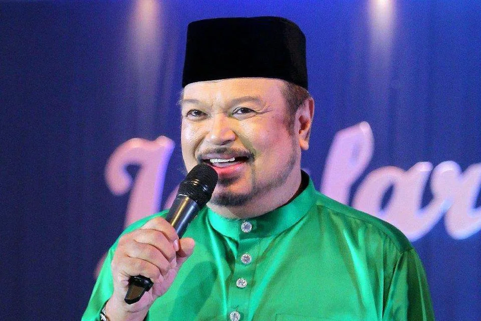 Jaafar Onn bermula sebagai penari sebelum menceburi bidang lain seperti memasak, menjadi pengacara program memasak, berlakon dan menyanyi.