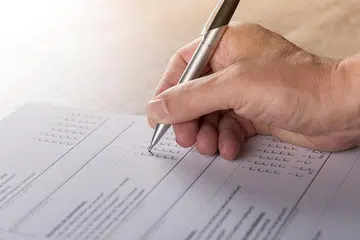 Laporan tinjauan oleh SEC Newgate yang meninjau 1,022 warga Singapura mendapati bahawa rakyat Singapura lebih mengutamakan keperluan segera mereka seperti seperti kos sara hidup dan keselamatan makanan.