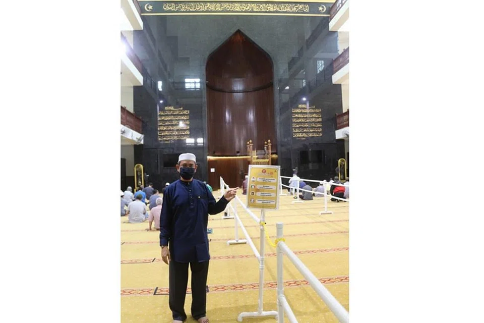 SELALU BERI PERINGATAN: Ustaz Mohamad Noor Samat, Ketua Dakwah MAKM, sering mengingatkan jemaah menerusi sesi kuliah akan kepentingan menjaga keselamatan diri sendiri dan jemaah lain sepanjang berada di masjid. 
