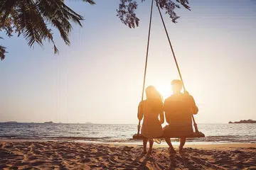 BERPANDANGAN JAUH: Bakal mempelai digalak untuk berbincang mengenai matlamat kewangan mereka dalam jangka pendek, sederhana dan panjang, tetapkan matlamat dan berusaha mencapai matlamat itu. - Foto ISTOCKPHOTO