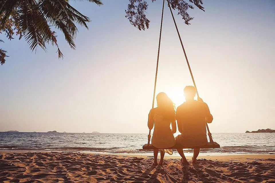 BERPANDANGAN JAUH: Bakal mempelai digalak untuk berbincang mengenai matlamat kewangan mereka dalam jangka pendek, sederhana dan panjang, tetapkan matlamat dan berusaha mencapai matlamat itu. - Foto ISTOCKPHOTO