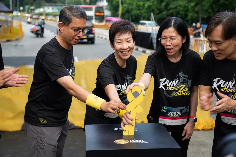 LARIAN REBEN KUNING: (dari kiri) Menteri Negara (Ehwal Dalam Negeri merangkap Pembangunan Negara), Profesor Madya Dr Muhammad Faishal Ibrahim, Menteri Kemampanan dan Sekitaran, Cik Grace Fu, Cik Shie Yong Lee, Pesuruhjaya Penjara; dan Encik Sunny Lee, Ketua Pegawai Eksekutif Yellow Ribbon Singapura telah melancarkan acara itu pada pagi Ahad.