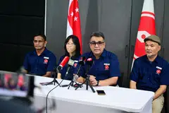 Setiausaha Agung RDU, Encik Ravi Philemon (dua dari kanan), berkongsi dengan media strategi parti itu selepas GE2025 bersama calon yang bertanding dalam pilihan raya umum lalu (dari kiri) Encik Harish Mohanadas, Cik Sharon Lin dan Encik Ben Puah di ibu pejabat parti itu pada 24 Mei.