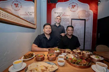 Pengasas, Cilantro: The Biryani Club (dari kiri) Encik Hairul Isa, Encik Muhammad Najeeb Ali dan Encik Mustafa Reza Ali di restoran terbaru mereka di Joo Chiat yang menawarkan beriani gaya Hyderabad. Encik Najeeb dan Encik Mustafa adalah anak Allahyarham Ustaz Ali Mohamed yang terkenal dengan keenakan nasi beriani Masjid Khadijah.