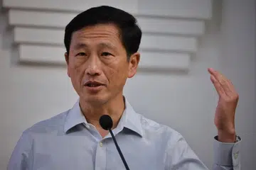Encik Ong Ye Kung berkata pihaknya sedang bekerja keras untuk melancarkan SG Lebih Sihat - daripada IT (teknologi maklumat), proses dan prosedur klinikal. Semuanya hampir selesai. Mendekati GP juga adalah satu usaha yang besar. 