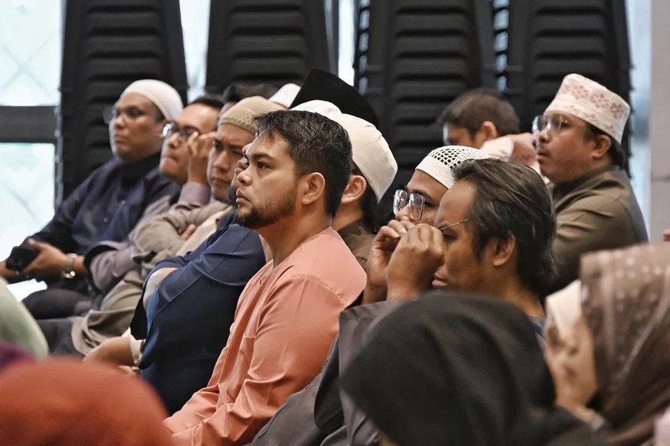 Sekitar 112 asatizah menghadiri sesi Pendidikan Profesional Berterusan (CPE) pada 18 Ogos di Masjid Al-Ansar membincangkan mengenai fatwa terbaru yang membolehkan ujian saringan pembawa bagi penyakit genetik serius. 