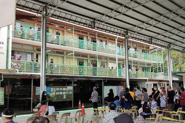 Sehingga 2 petang, jumlah pengundi yang keluar mengundi mencapai 54 peratus. 
