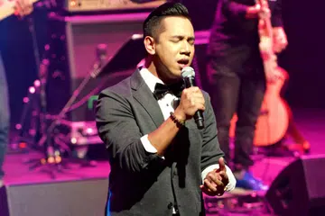 GEMPAK: Juara Akademi Fantasia 2015, Sufi Rashid, buat persembahan pertamanya di Esplanade Recital Studio sempena Pesta Raya dengan mengundang beberapa teman peraduan realiti untuk sama-sama berdendang dengannya. - Foto ESPLANADE
