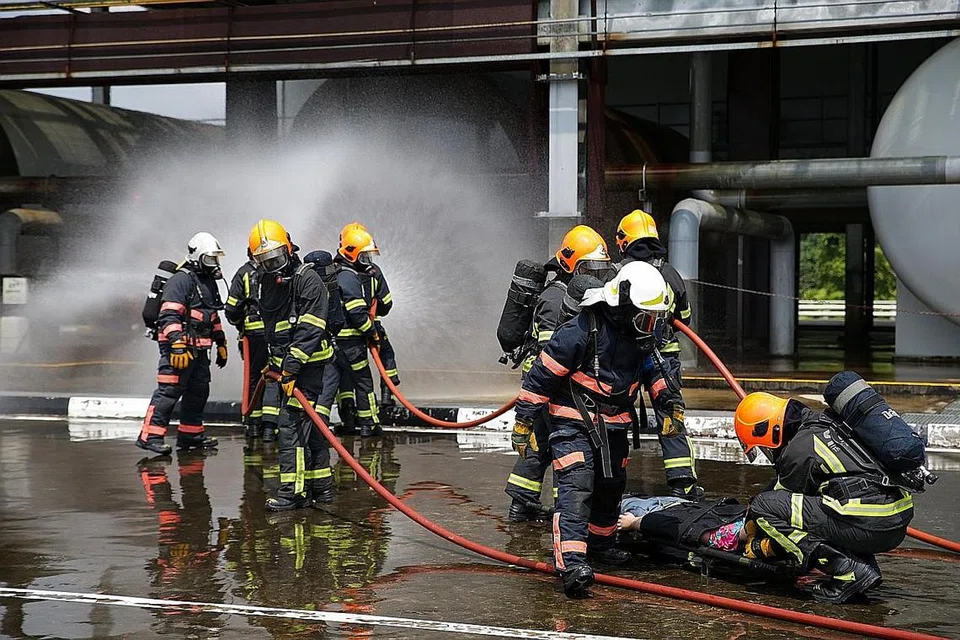 Latihan anggota NSF SCDF guna simulator kebakaran sebenar, Berita ...