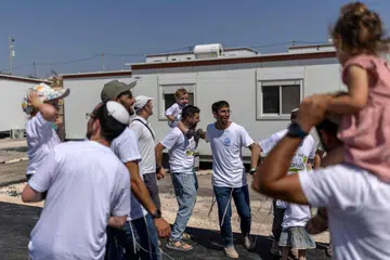 Penduduk haram Israel meraikan pembukaan semula petempatan Ganim di Tebing Barat yang diduduki, pada 13 Ogos.