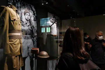 Pameran di muzium Bukit Chandu menunjukkan pakaian seragam yang dipakai oleh Rejimen Askar Melayu, yang tenteranya membuat perlawanan terakhir menentang tentera Jepun di Pasir Panjang pada Februari 1942 (gambar hiasan)