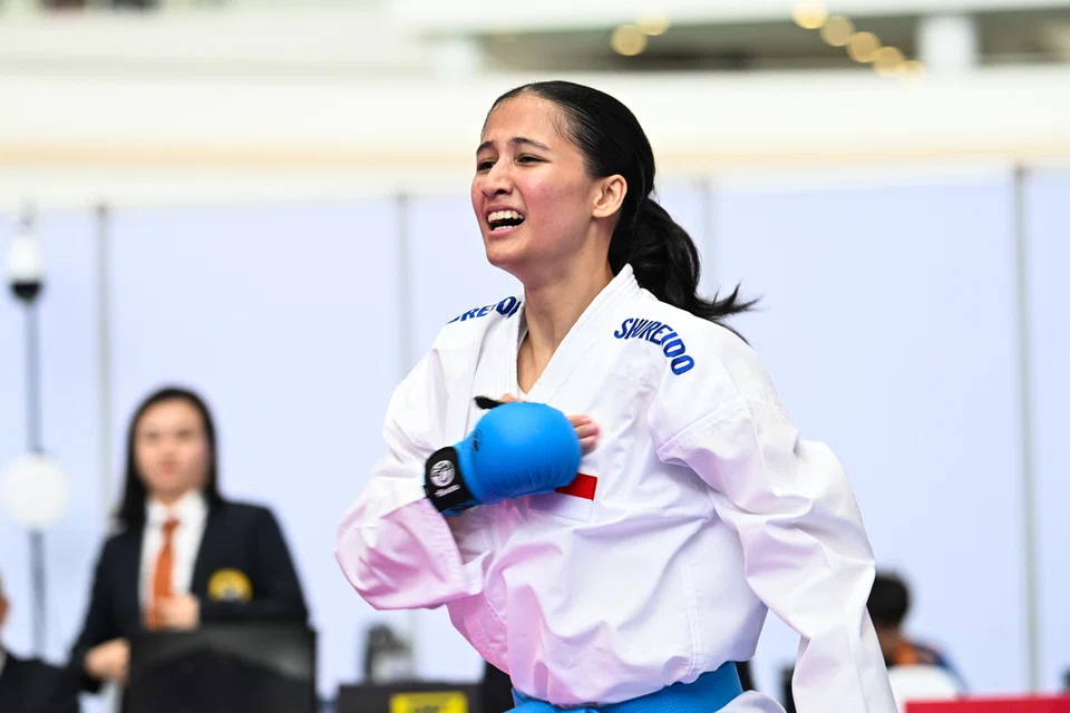 Marissa Hafezan tidak dapat menahan emosi sejurus selepas dinamakan sebagai pemenang dalam final kumite 55 kg wanita. 
