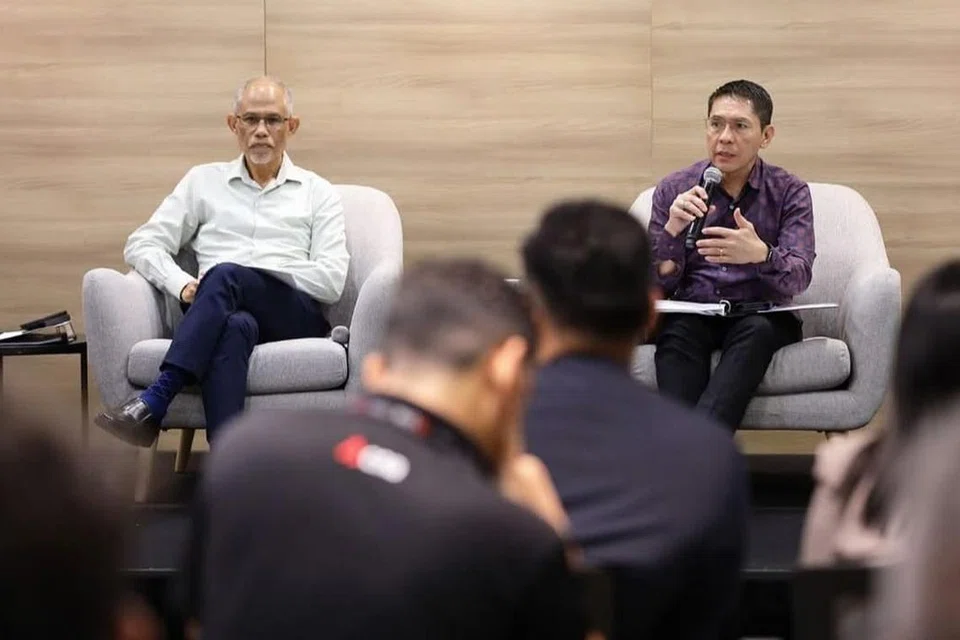 Sedang Menteri di Pejabat Perdana Menteri, Dr Mohamad Maliki Osman (kanan), mengumumkan persaraannya daripada politik menjelang Pilihan Raya Umum 2025 (GE2025) pada 21 April, Menteri Bertanggungjawab bagi Ehwal Masyarakat Islam, Encik Masagos Zulkifli Masagos Mohamad (kiri) menyifatkan beliau sebagai seorang pemimpin yang penuh empati, dengan pemahaman mendalam terhadap cabaran masyarakat Melayu/Islam, dan menghargai sumbangan beliau dalam memperkasa kehidupan keluarga Melayu/Islam melalui pelbagai inisiatif seperti M3.