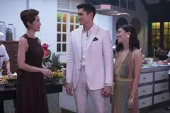ANTARA ADEGAN: Filem pecah panggung 'Crazy Rich Asians' dibintangi (dari kiri) Michelle Yeoh, Henry Golding and Constance Wu. - Foto WARNER BROS ENTERTAINMENT
