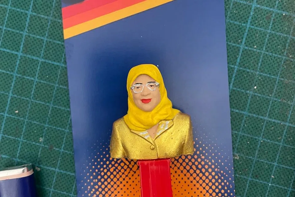 Hanya ada satu rekaan mainan ini oleh seorang anak watan Singapura yang tinggal di Australia. Mainan itu dijual pada harga $80.