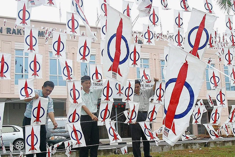 TIADA TOLAK ANSUR: Beberapa pihak menyalahkan Parti Tindakan Demoktratik (DAP) terhadap kemelut politik yang berlaku sehingga membawa kepada kehilangan majoriti kerajaan pimpinan Pakatan Harapan (PH). - Foto THE STAR