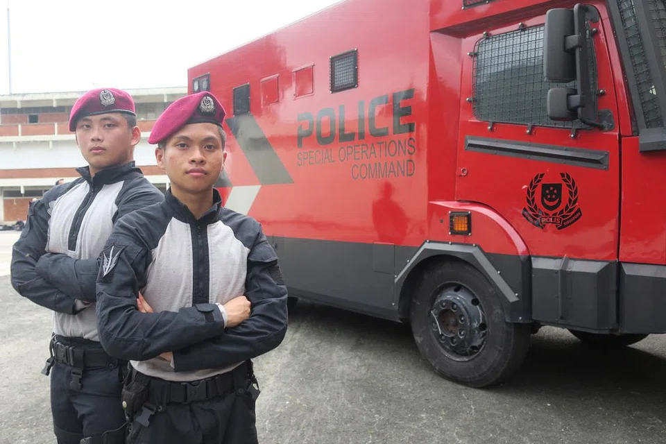 UNIT DIANGGOTAI PNSMEN: SC/SGT Muhammad Khairul (kanan) bersama seorang lagi anggota PNSF, SC/SGT Wilson Ng, yang berkhidmat dengan Komand Operasi Khas (SOC) bakal menjadi antara PNSmen pertama yang akan membentuk Pasukan Ketenteraman Awam PNSmen yang baru apabila mereka menjalani khidmat kerahan selepas selesai NS. - Foto ERVINA MOHD JAMIL