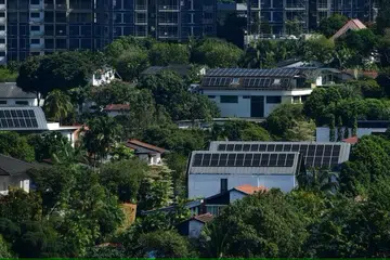Singapura juga sedang menjadikan campuran tenaganya lebih mesra alam, dengan kira-kira 30 peratus akan diimport dalam bentuk tenaga boleh diperbaharui dari Kemboja, Indonesia dan Vietnam menjelang 2035.