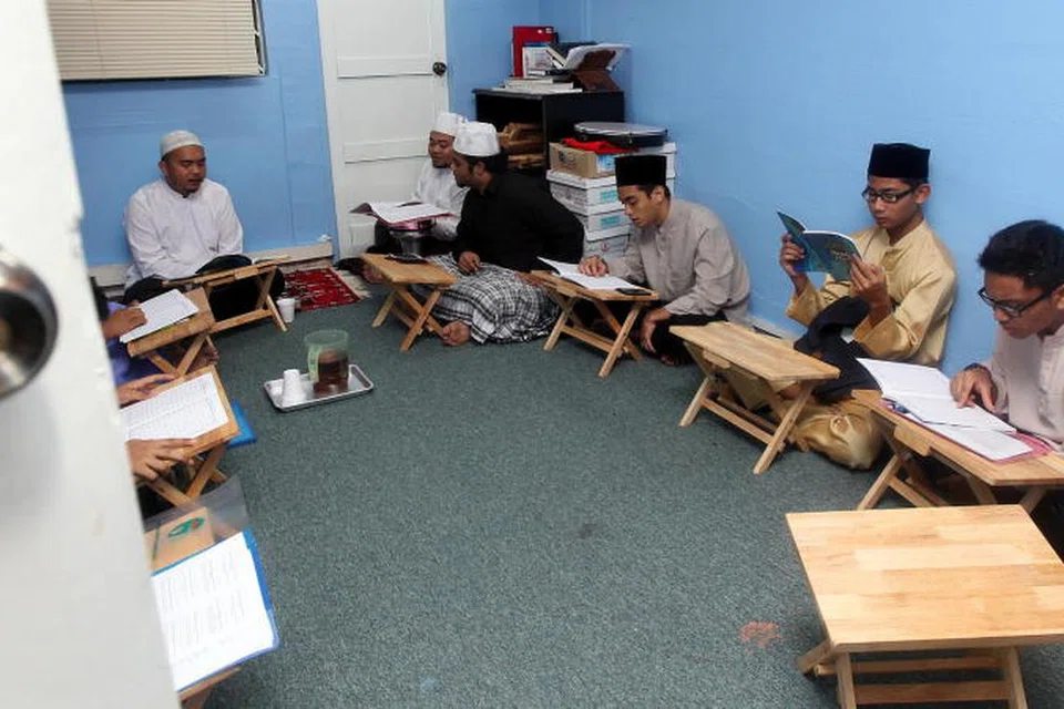 Muis akan mempunyai lebih kuasa untuk mengawal selia semua sekolah agama Islam di Singapura, sama ada sekolah dalam talian atau fizikal, serta membolehkan pegawainya mengambil tindakan penguatkuasaan terhadap mana-mana sekolah agama Islam yang tidak berdaftar di sini.