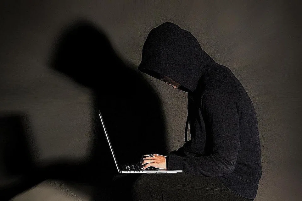 TERSEBAR LUAS: Ideologi radikal dan fahaman ekstrem kian tersebar di ruang siber. Tanpa bimbingan yang sewajarnya warga berpotensi dipengaruhi bahan radikal di dalam talian. - Foto hiasan