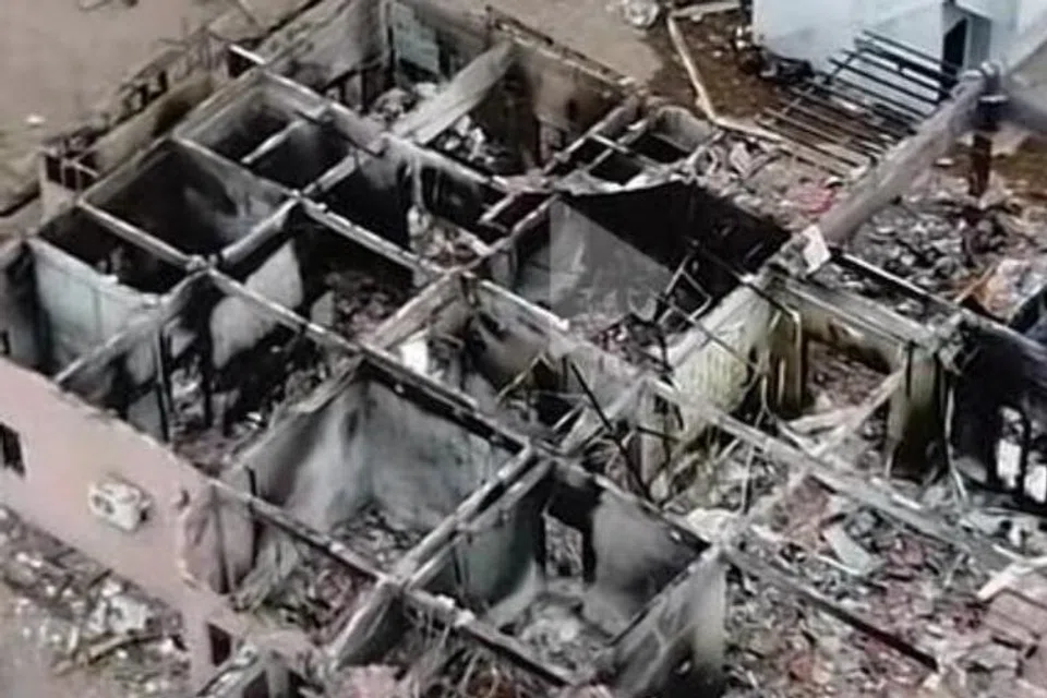 Kediaman enam bilik milik pesara pesara guru, Encik Zainudin Abdul Halim, yang musnah dalam kejadian letupan dan kebakaran paip gas itu.