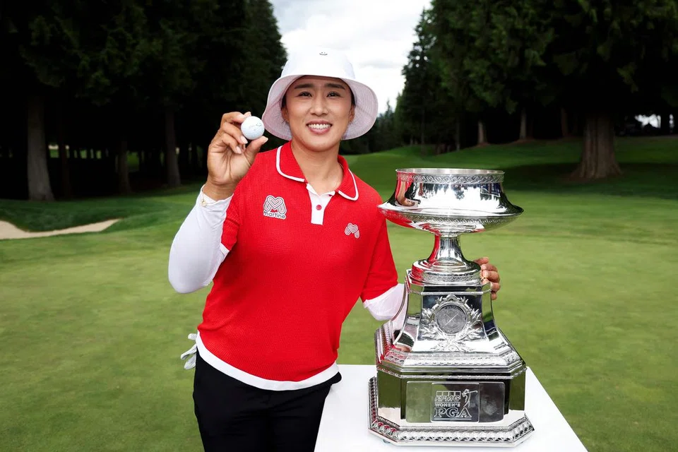 Pemain golf wanita Korea Selatan, Amy Yang, memenangi gelaran Major pertamanya dengan menjuarai Kejohanan PGA Wanita di Sahalee Country Club di  Sammamish, Washington, pada 23 Jun.