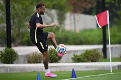 Penyerang Brazil, Neymar, menjalani sesi latihan di Kemudahan Latihan Columbia Park di Morristown, New Jersey, pada 18 Jun.