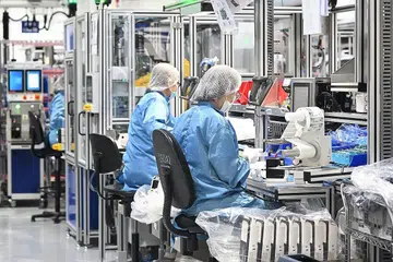KESAN SEKTOR ELEKTRONIK LEMAH: Perangkaan terkini menunjukkan sektor perkilangan Singapura masih dalam kemerosotan berikutan kitaran elektronik semakin teruk dan permintaan luar lebih lemah. - Foto fail