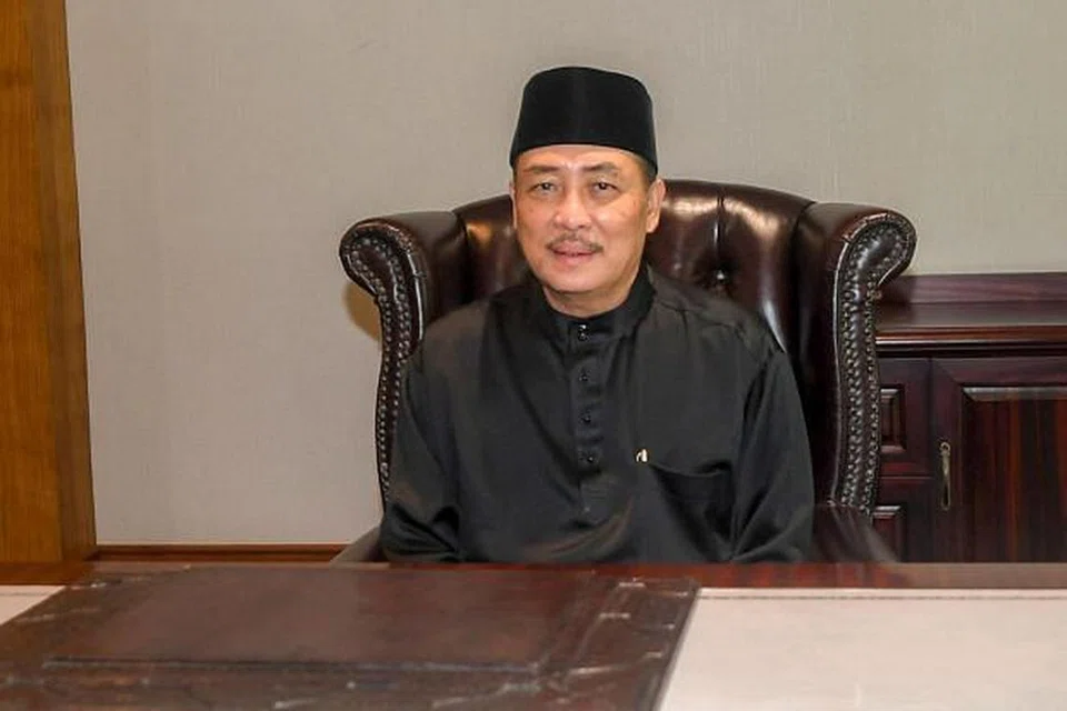 Sebelum ini Datuk Seri Hajiji telah menjalani kuarantin secara sukarela sejak beberapa hari lalu selepas salah seorang kakitangannya disahkan positif Covid-19. - FOTO: THE STAR