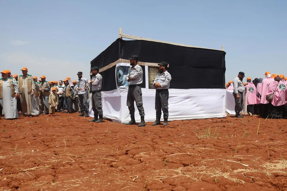 JEMAAH SYRIA: Segolongan jemaah haji sedang membuat persiapan dengan latihan amali ibadah haji pada 1 Jun.